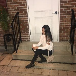 Meet your Posher, Yadhira